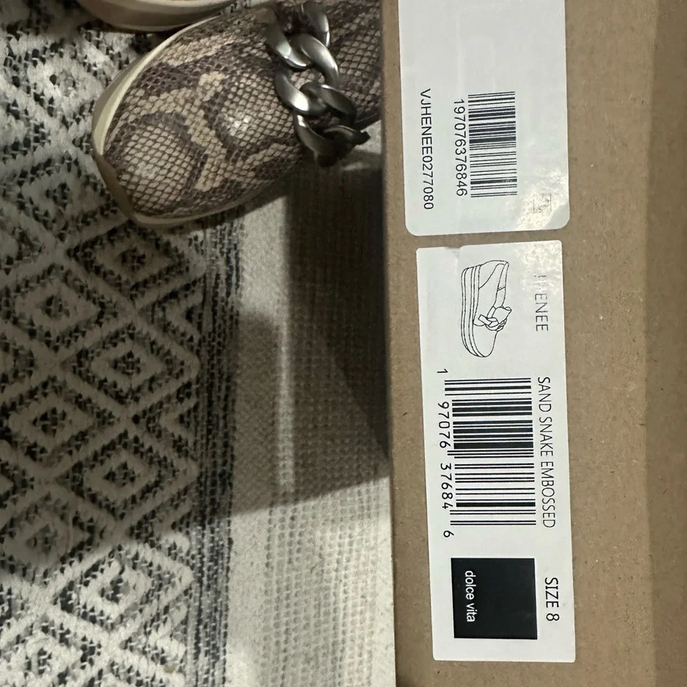 Dolce Vita Jhenee Sneaker - Picture 3 of 5